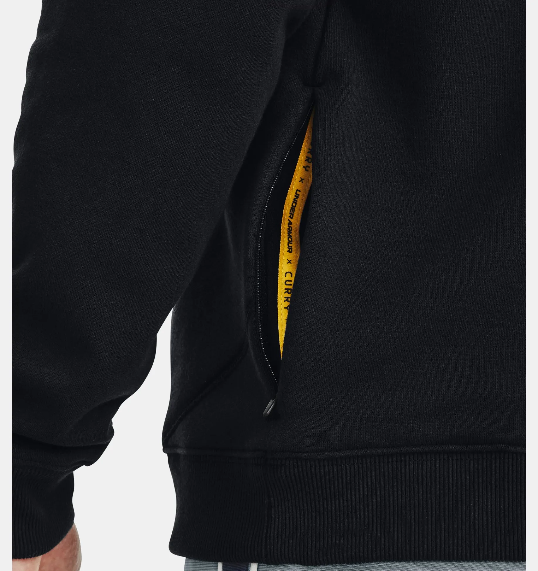 Outlet Under Armour Maglia A Maniche Lunghe Curry Crew Da Uomo Black - 001