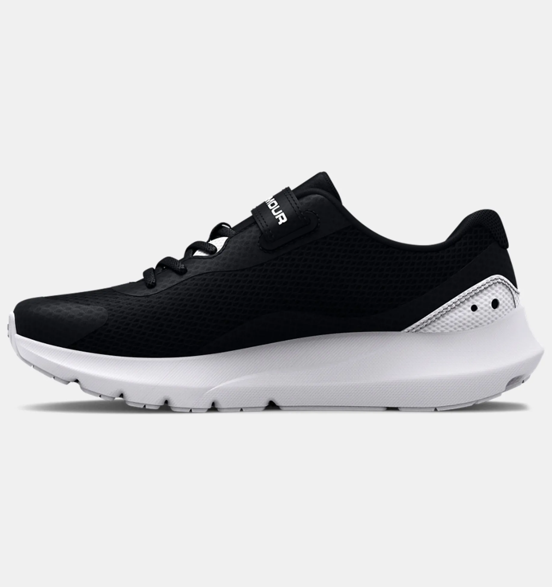Outlet Under Armour Scarpe Da Corsa Pre-School Ua Surge 3 Ac Da Ragazzo Black / White - 001